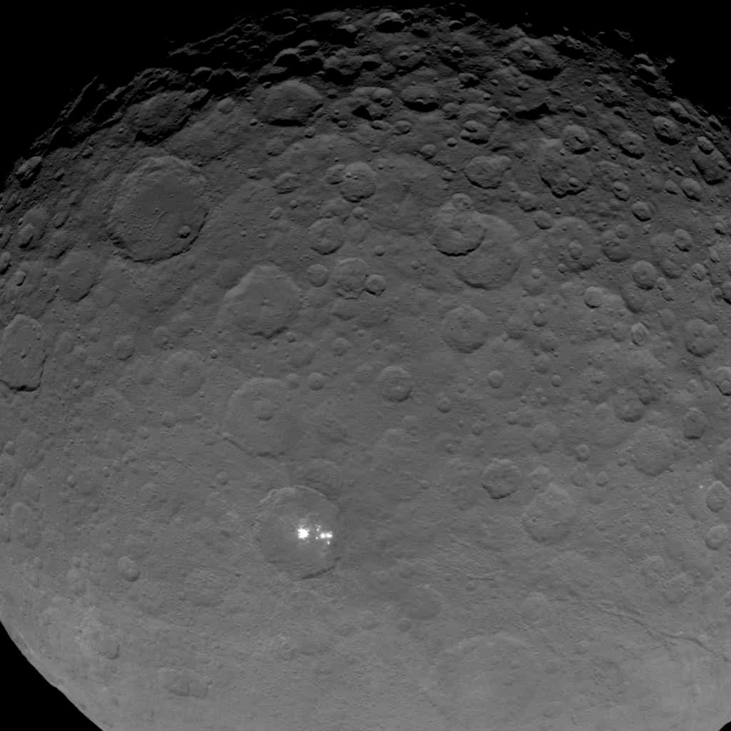 Illustration for article titled Los puntos brillantes del planeta enano Ceres vistos más cerca que nunca